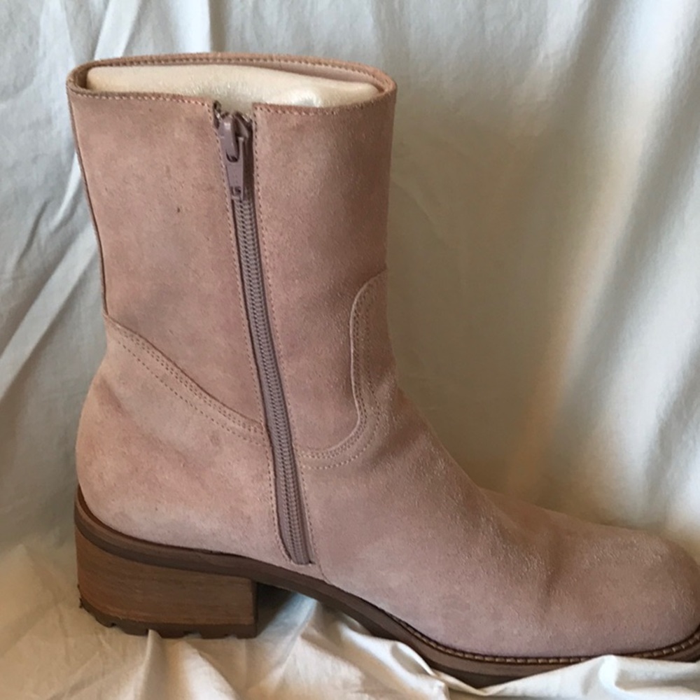 Gianni Bini pink boots